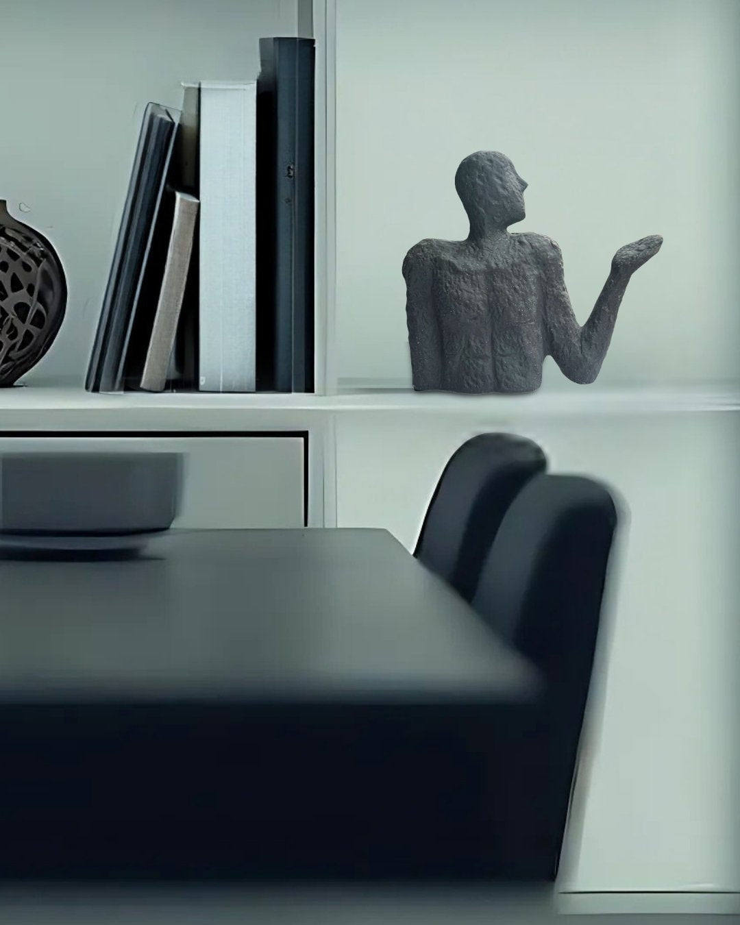 Escultura de estilo rústico