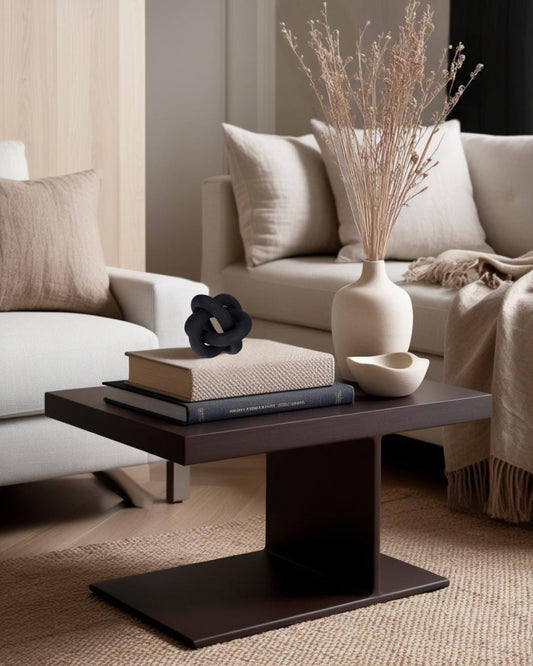 Artful Minimalism: Wooden Knots as Sculptural Focal Points