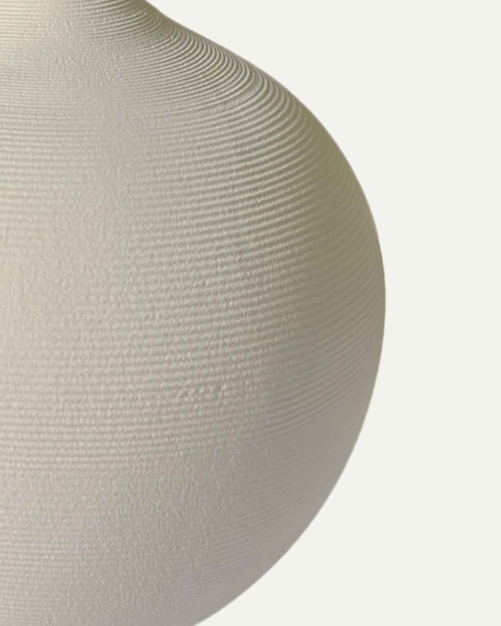 Jarrón blanco de forma esferíca 17 cm. - Globe