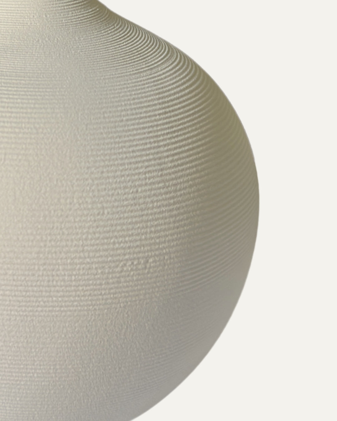Jarrón blanco de forma esferíca 17 cm. - Globe