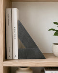 Sujeta libros decorativo triangular - Delta