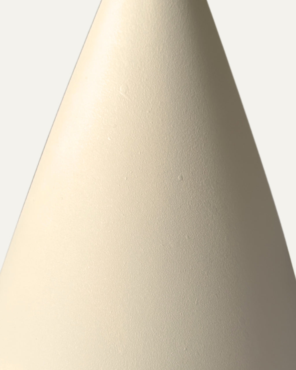 Acento decorativo geométrico - Cono