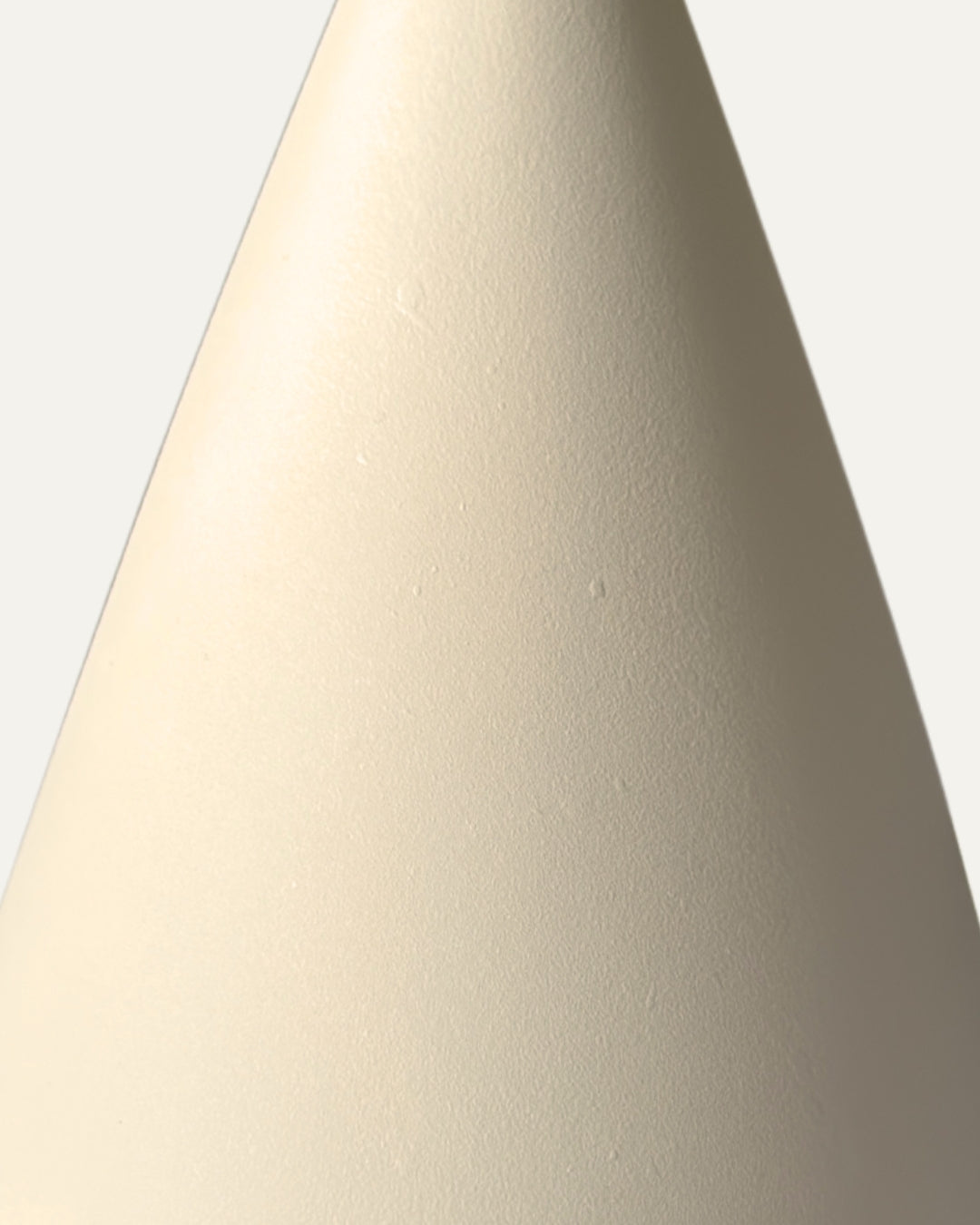 Acento decorativo geométrico - Cono