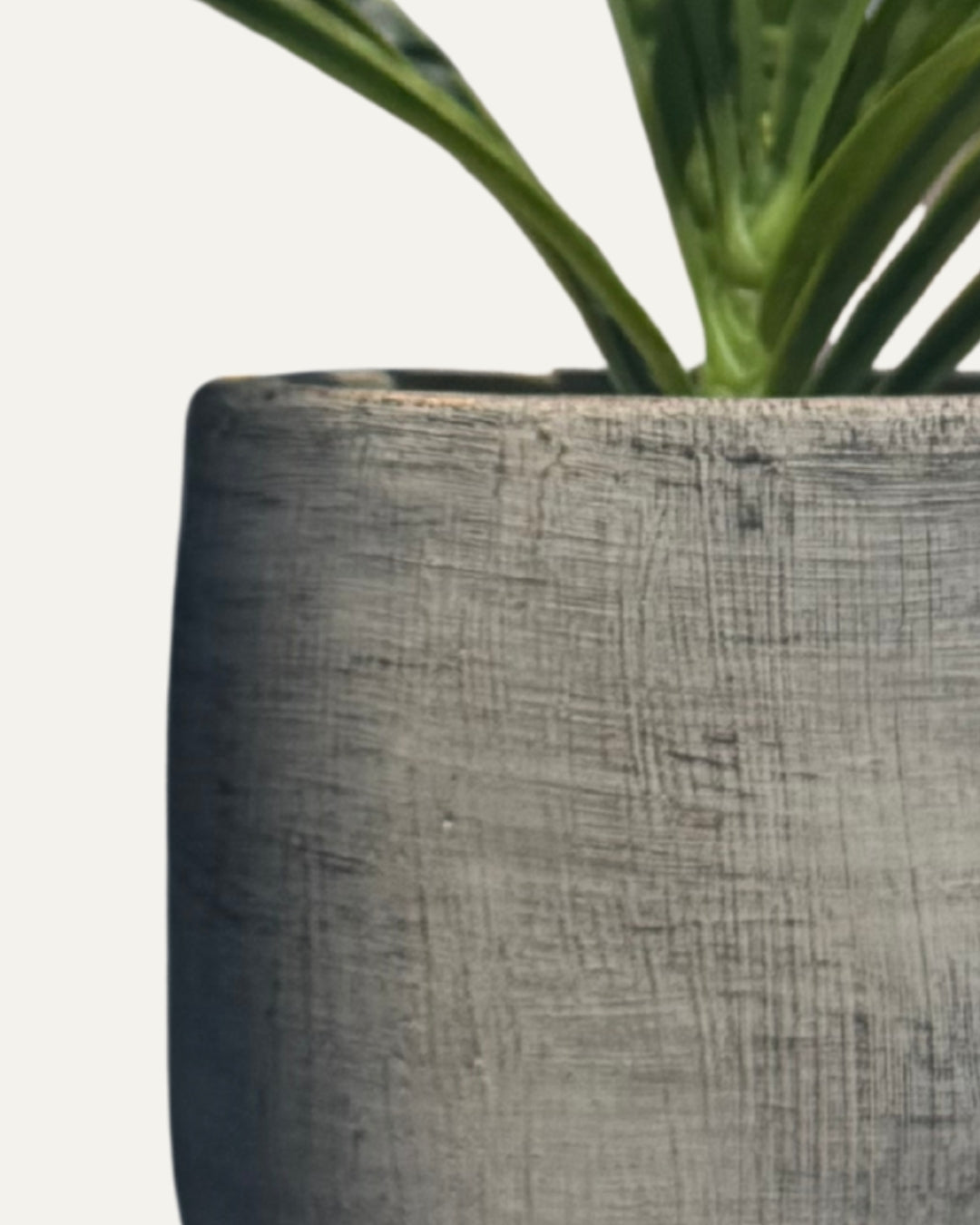 Macetero gris con vetas doradas - Berlin