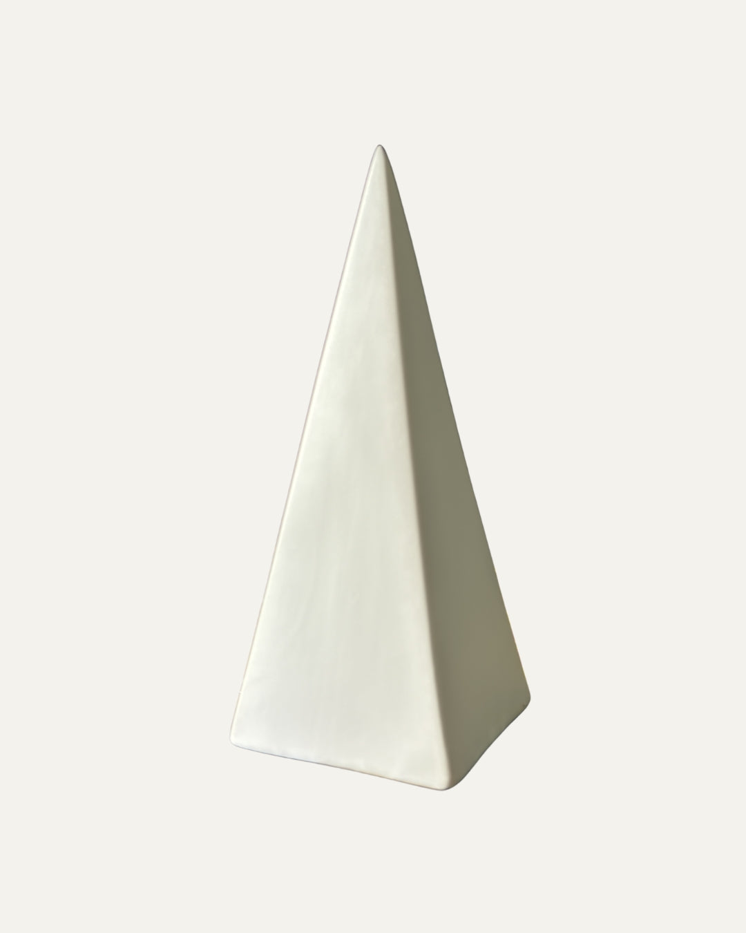 Acento decorativo en forma de pirámide - Guiza