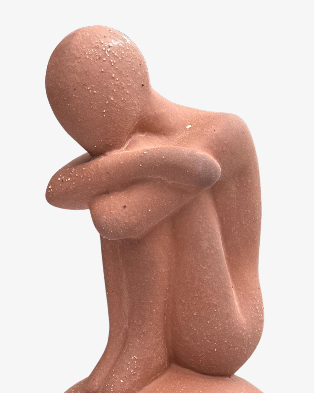 Figura abstracta humana con acabado rústico