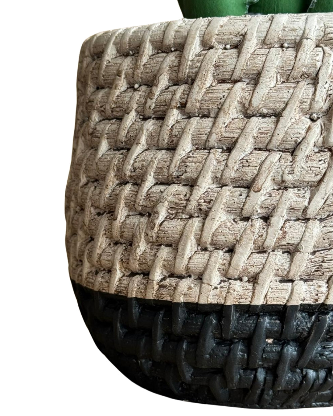 Macetero de cerámica con textura trenzada