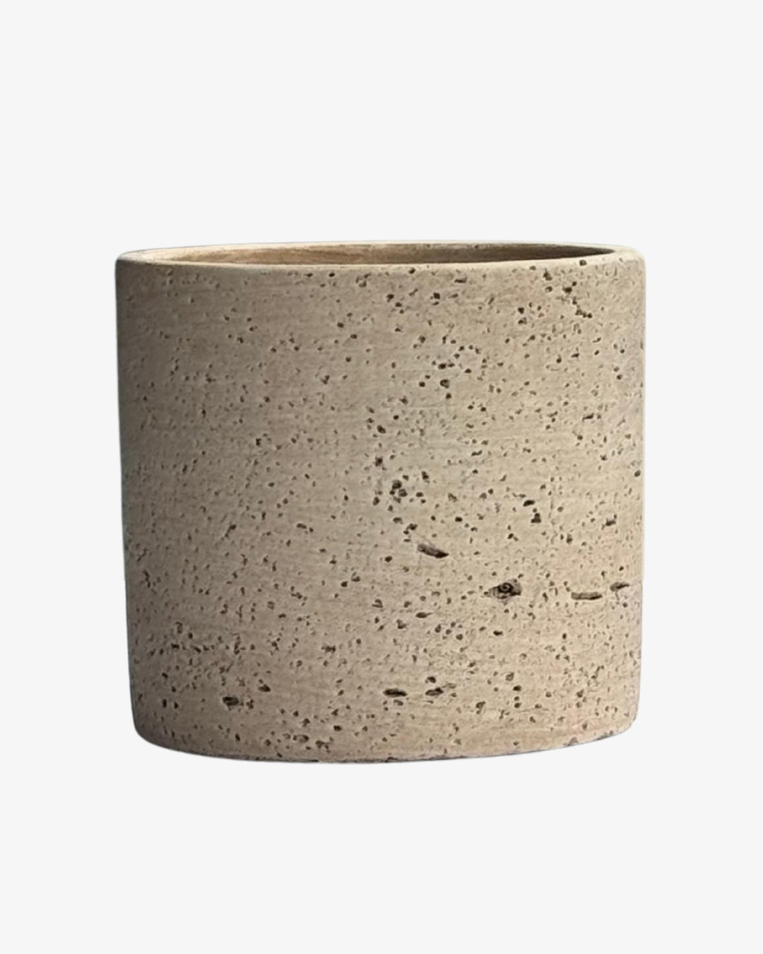 Macetero crema con textura porosa
