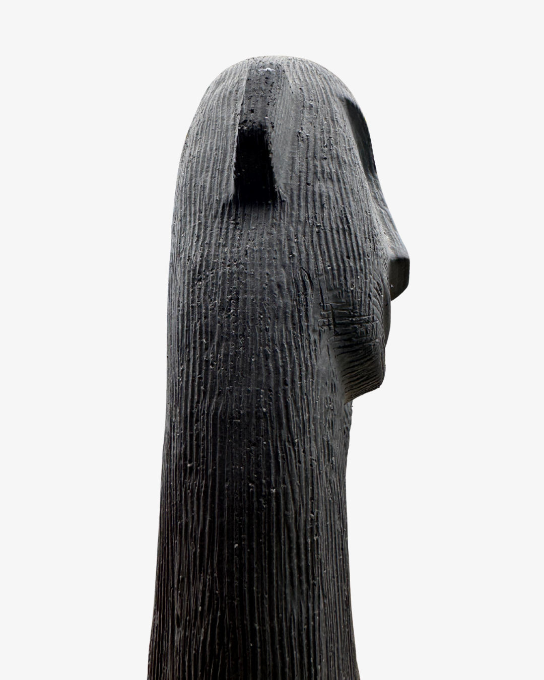 Escultura de estilo rústico texturizada