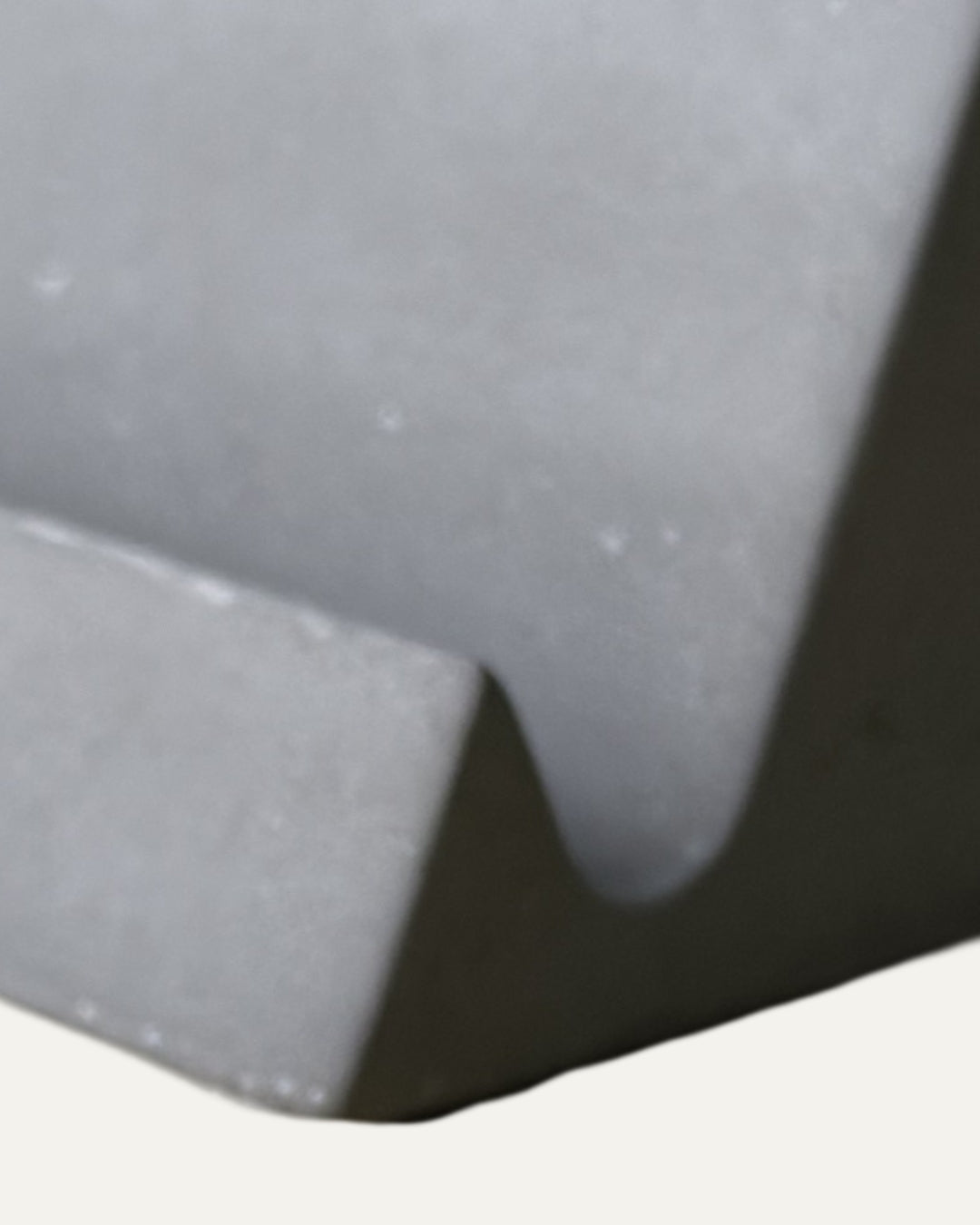 Soporte para celular ejecutivo de concreto - Dusserdolf