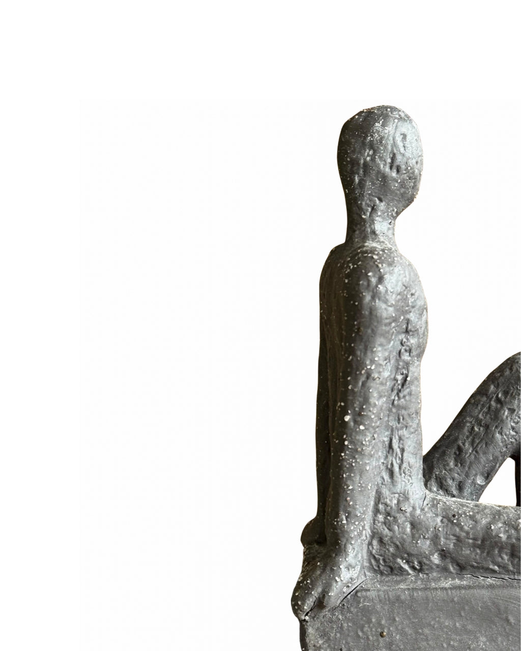 Escultura de cerámica con acabado rústico Paus