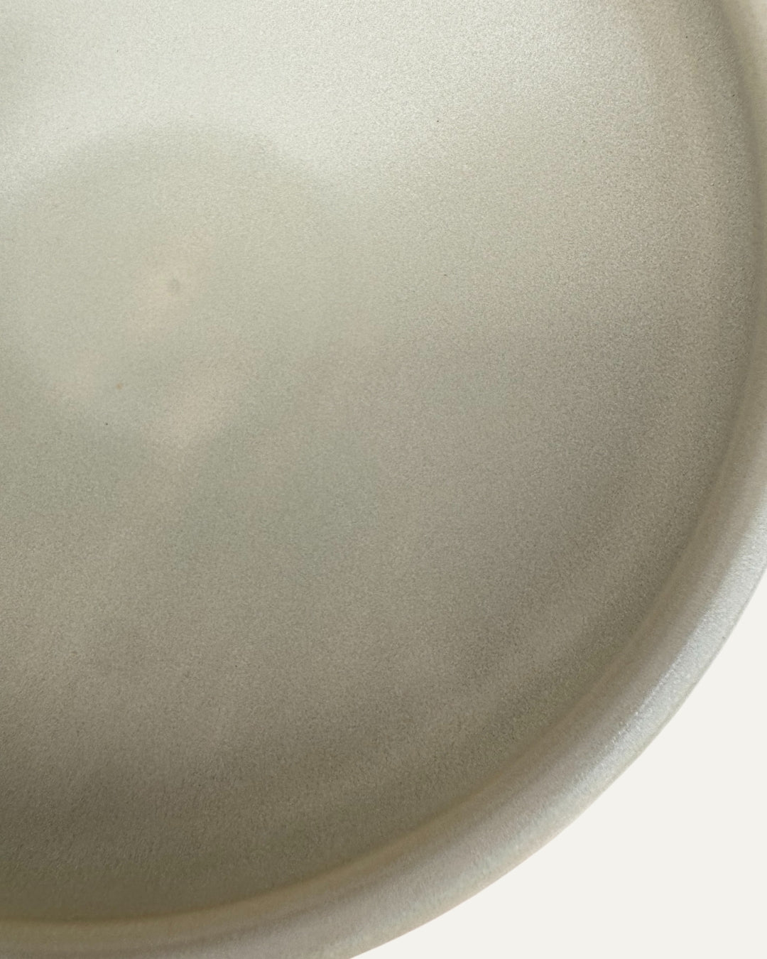 Plato Beige salvia con acabado reactive glaze - Traktskal