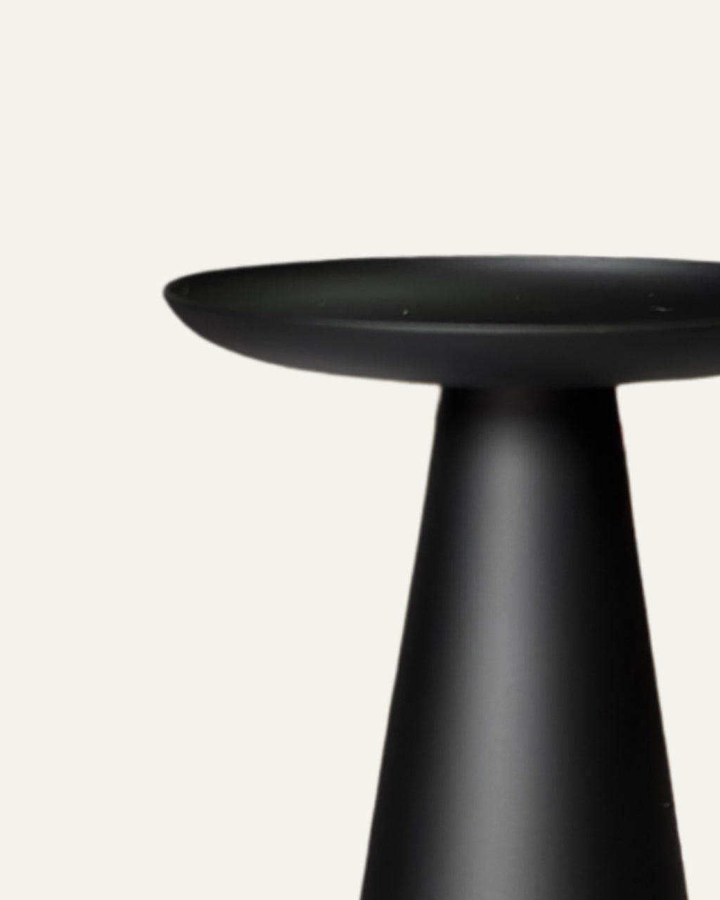 Cono - Portavelas de metal negro
