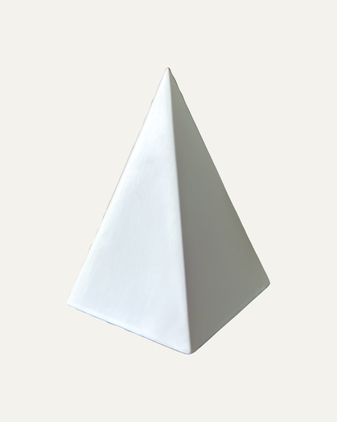 Acento decorativo en forma de pirámide - Guiza