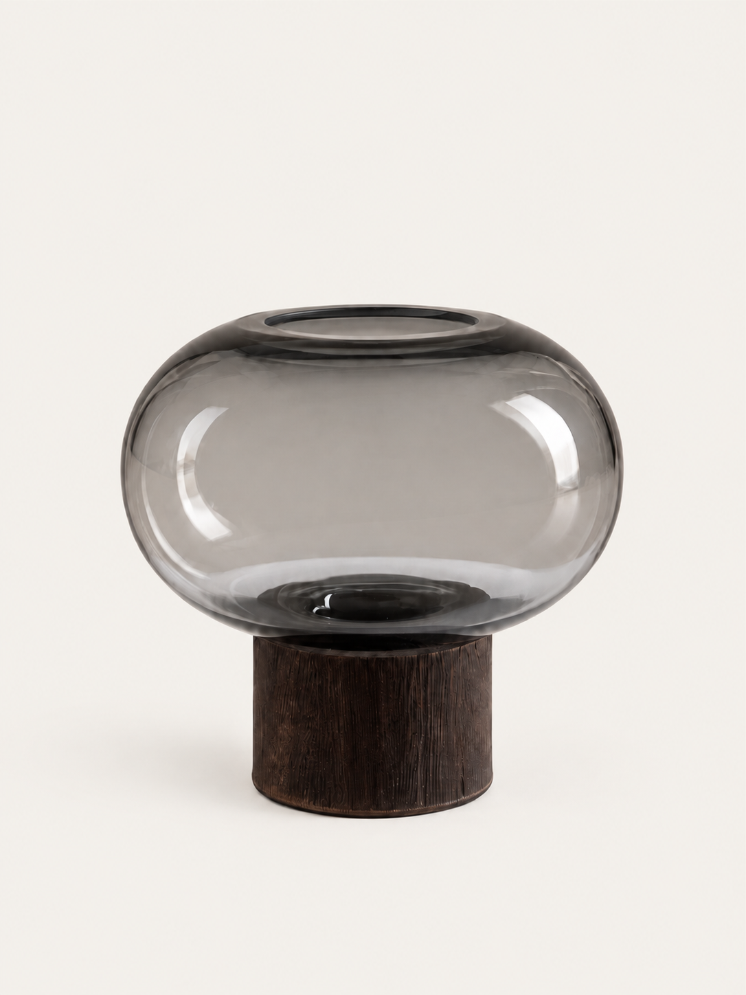 Jarrón de vidrio ahumado con base de madera 14 cm. - Alba