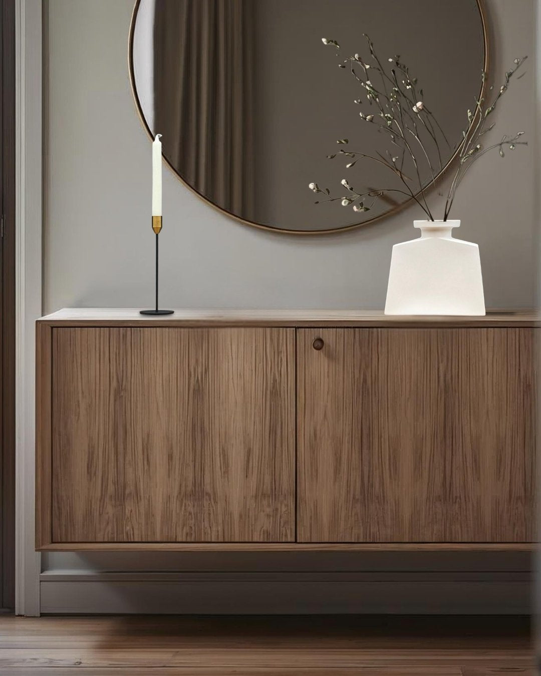 Portavelas de metal negro y dorado