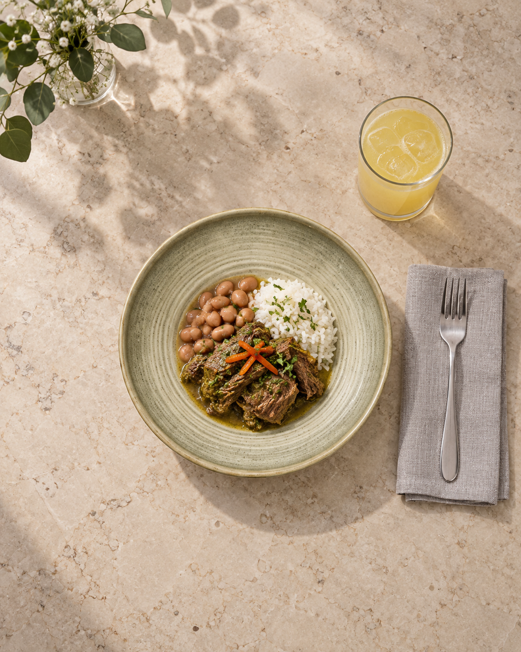 Plato hondo oliva claro con borde miel – Ladera