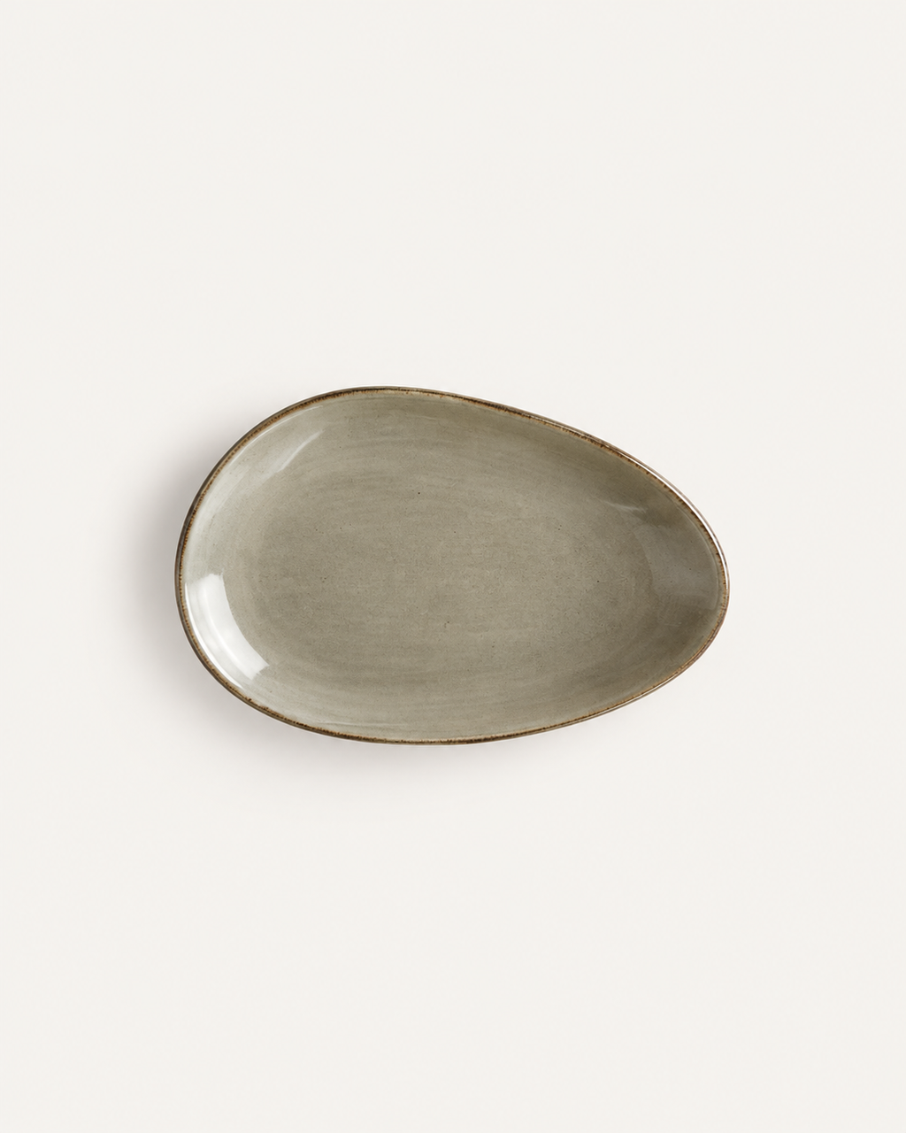 Plato alargado gris topo y salvia – Guijarro