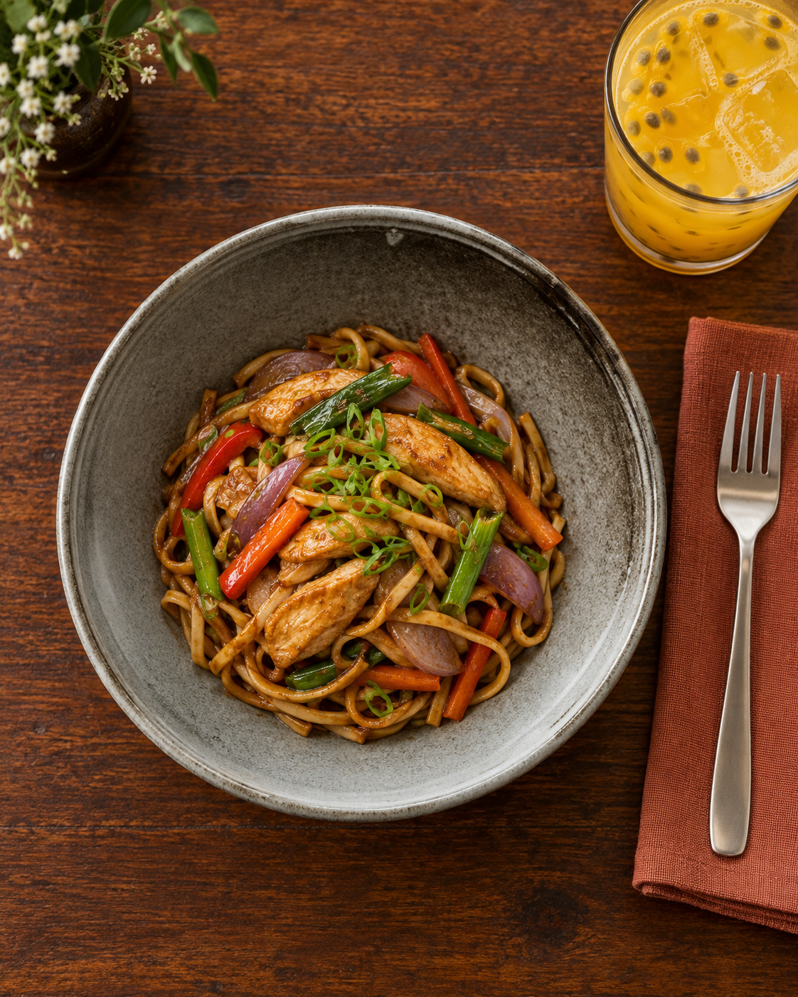 Plato hondo gris humo con exterior facetado – Pizarra