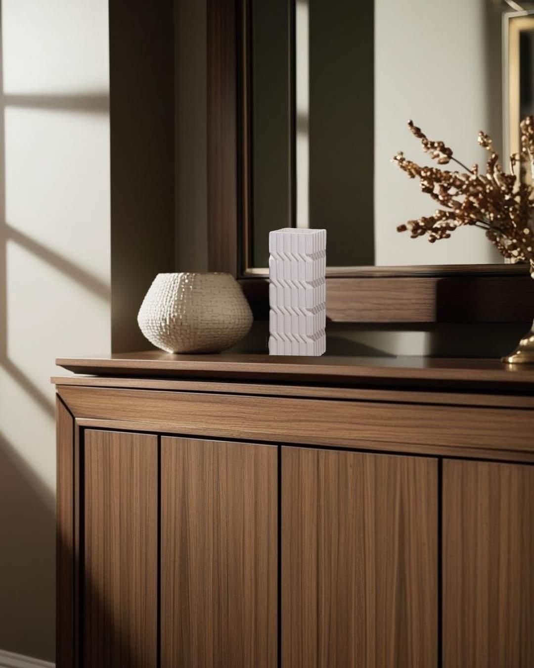 Jarrón blanco crema con textura zigzag