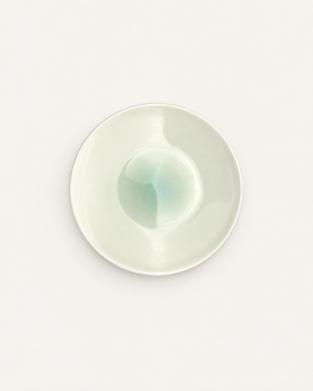 Plato plano bajo con centro verde agua 20 cm– Nácar