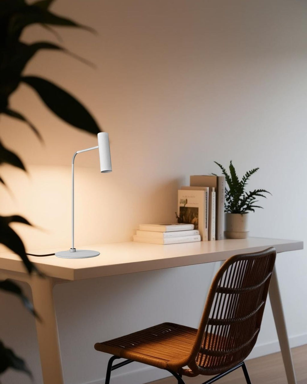 Vector - Slim Desk Lamp 14.96"
