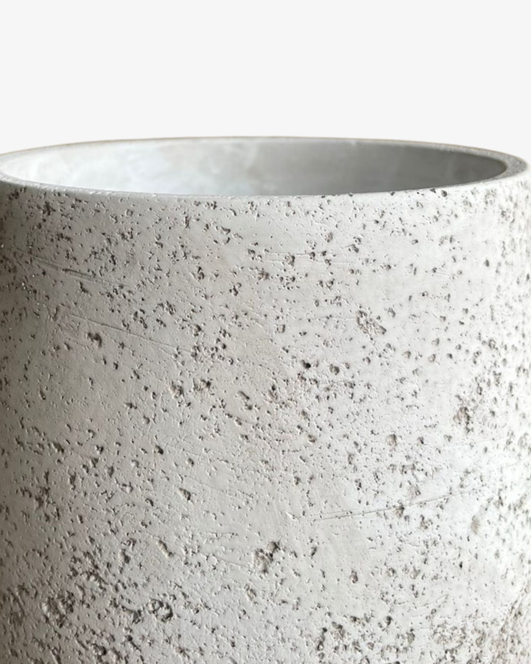 Macetero blanco con textura porosa - Cádiz