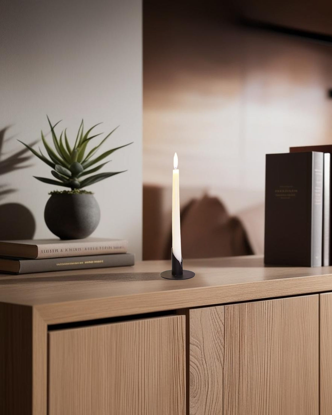 Kapsel - Metal Taper Candle Holder