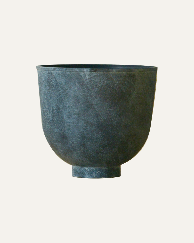Maceta Copa CUP005 en gris oscuro retro, vista completa sin planta