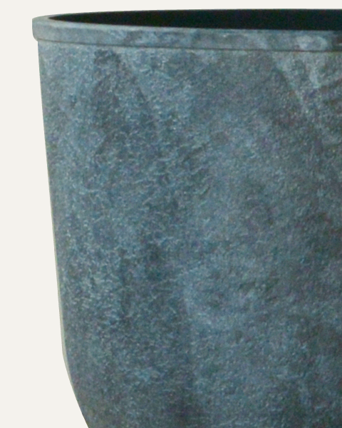Maceta Copa CUP005 en gris oscuro retro, acercamiento a su textura original