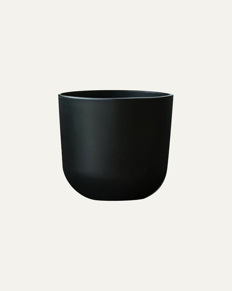Maceta Curva U en negro, vista completa sin planta