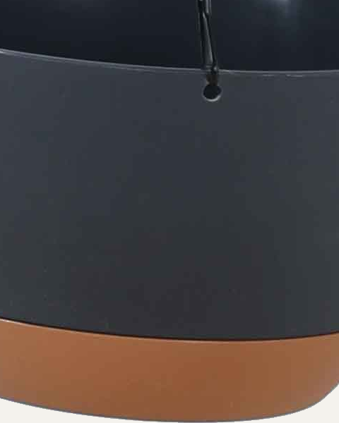 Maceta Dual D en gris oscuro, acercamiento a su textura original