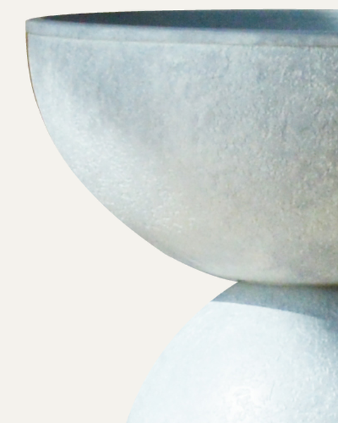 Maceta Equilibrio CUP002 en gris claro retro, acercamiento a su textura original