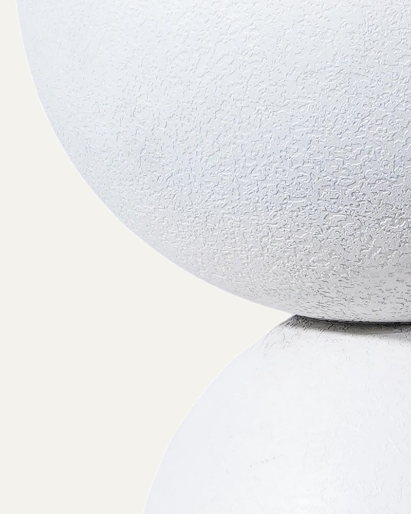 Maceta Equilibrio CUP002 en blanco retro, acercamiento a su textura original