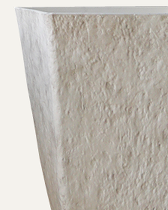 Maceta Pilar CUP012 en blanco retro, acercamiento a su textura original