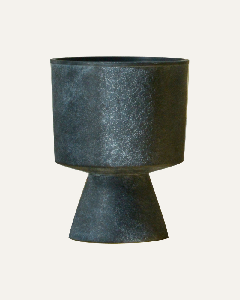 Maceta Pórtico CUP003 en gris oscuro retro, vista completa sin planta