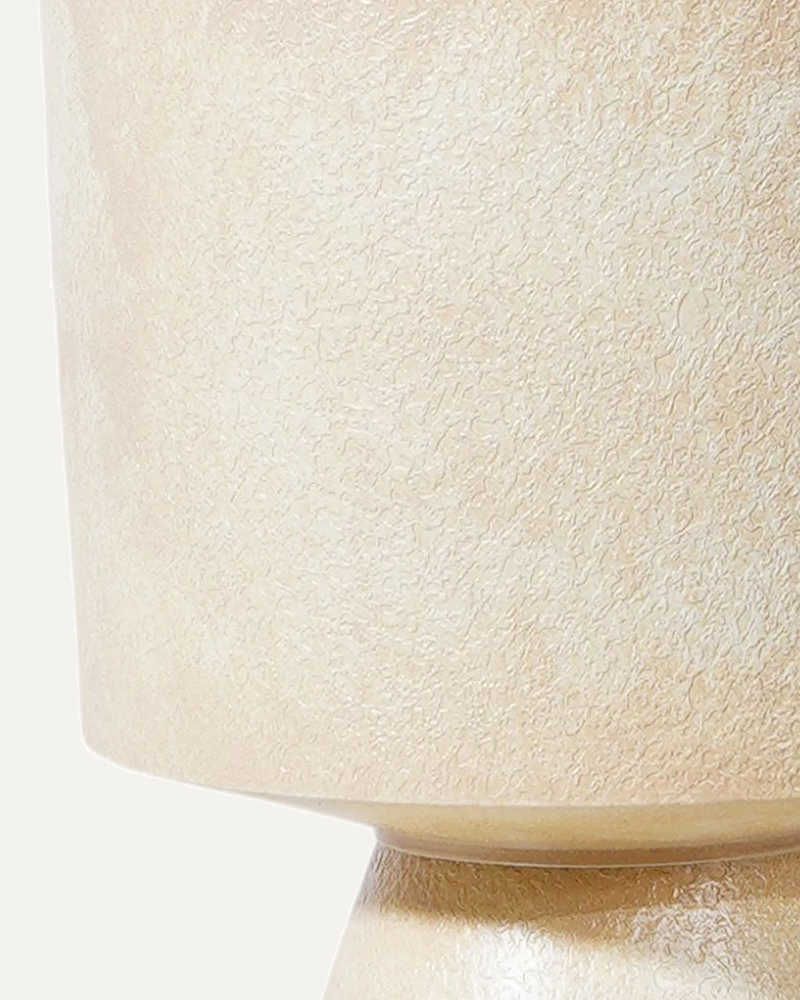 Maceta Pórtico CUP003 en beige retro, acercamiento a su textura original