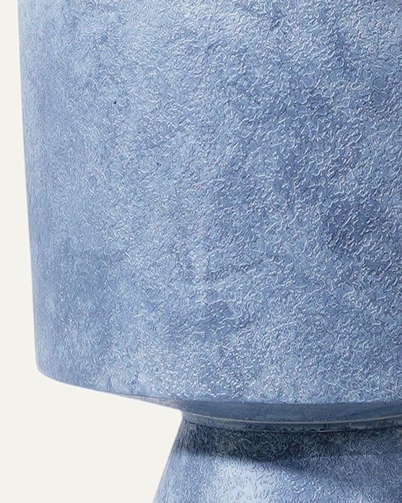 Maceta Pórtico CUP003 en gris claro retro, acercamiento a su textura original