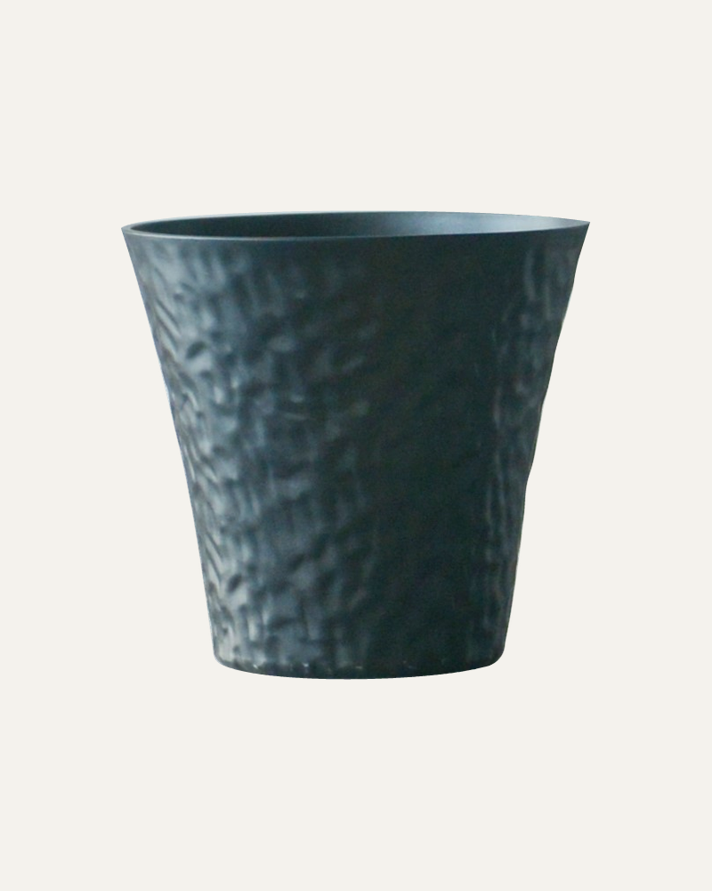Maceta Tesela CW006 en negro, vista completa sin planta
